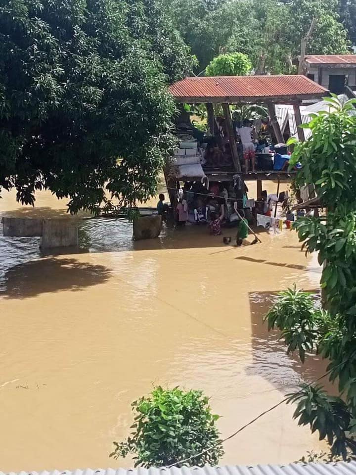 PhilstarNews's tweet photo. CALL FOR HELP! 📣

Residents are currently stuck in Zone 2, Malacabibi, Dassun, Solana, Cagayan and are asking for rescue and relief goods.

You may contact Amer Dela Peña at 09776734438 or 09287385392. #CagayanNeedsHelp #RescuePH 

📷 FB/MJ Cuevas https://t.co/JvwYSbpHe6