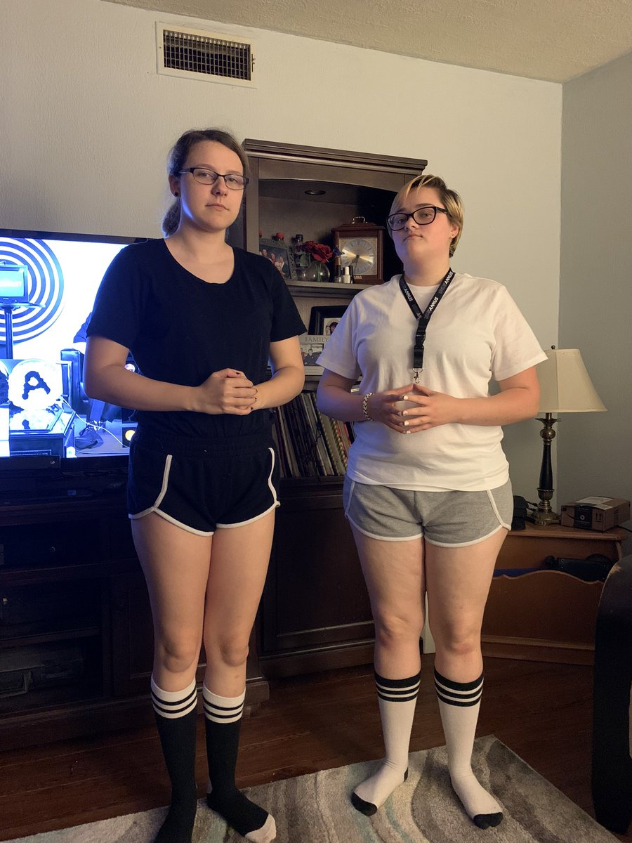 littleartistash's tweet photo. In true Unus Annus fashion we’ve dawned our garb and fancy props for one special night. #UnusAnnusisoverparty #UnusAnnus #wewerethere #wevebeenhere https://t.co/czvQpW2snO