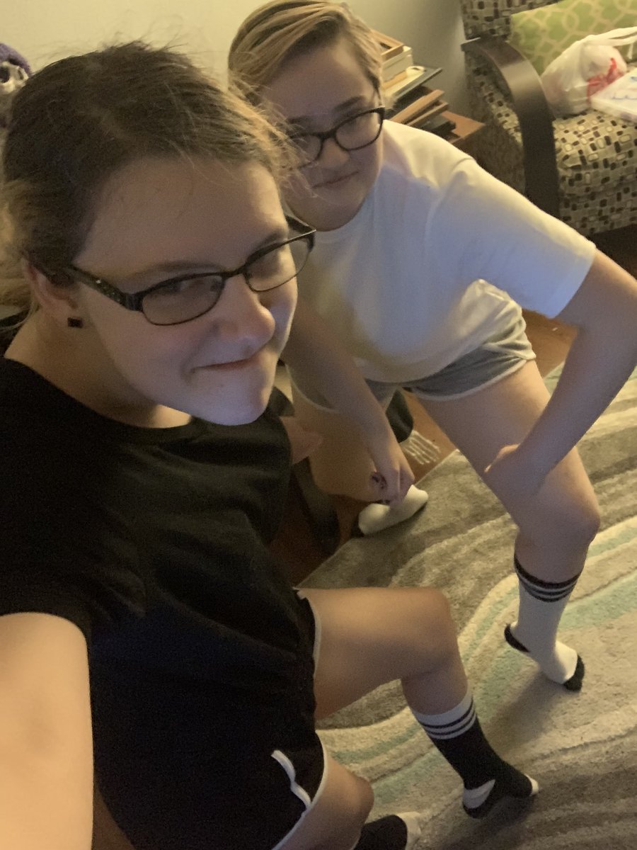 littleartistash's tweet photo. In true Unus Annus fashion we’ve dawned our garb and fancy props for one special night. #UnusAnnusisoverparty #UnusAnnus #wewerethere #wevebeenhere https://t.co/czvQpW2snO