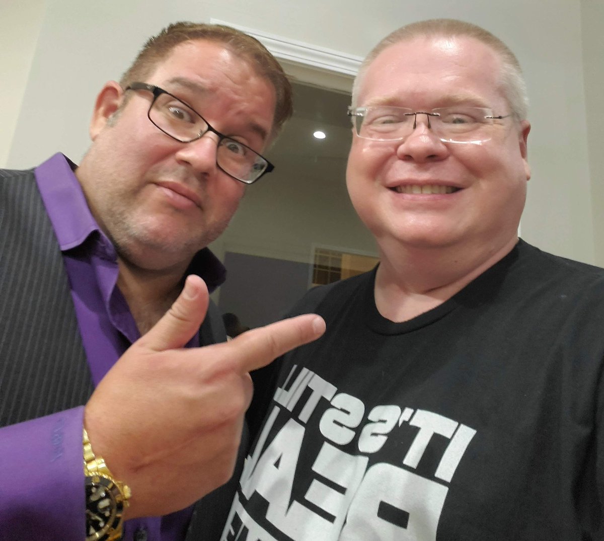 stillrealdave's tweet photo. Great to meet @ScottDAmore filming
#TalkNShopAMania2
(Insert #giveusjobs chant here) https://t.co/QMyEvRZl1F