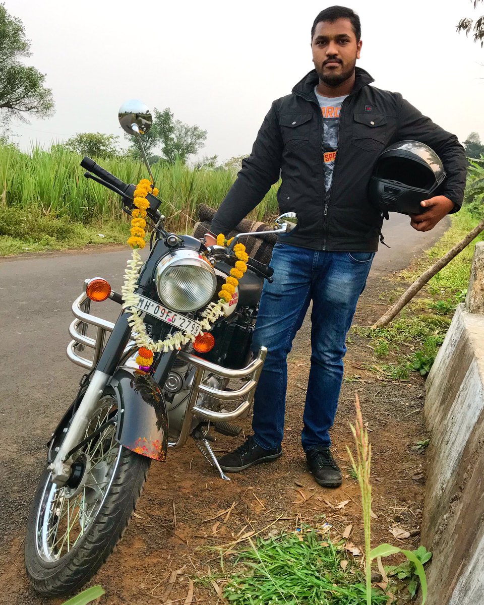 DigitalSantosh's tweet photo. Happiness♥️ with Royal Enfield

#royalenfield #bullet #bulletlovers #bulletride #kolhapur #diwali #happiness https://t.co/JEJPhgHwHg