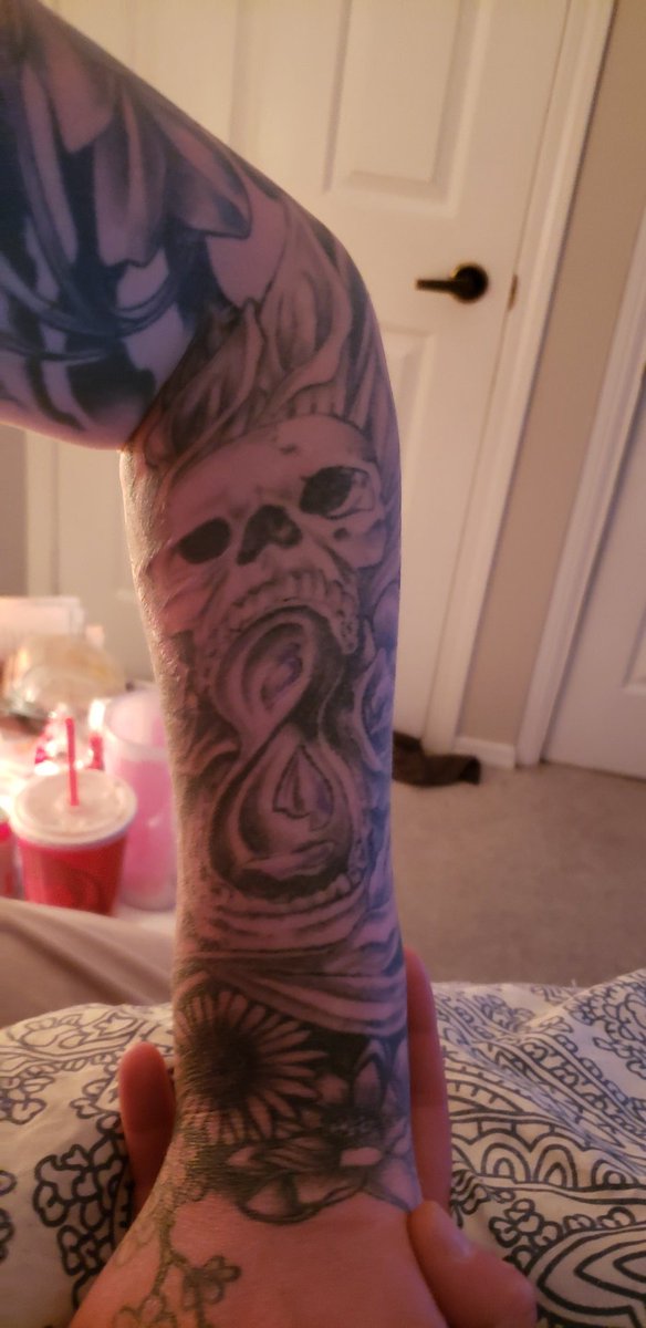 #TattusAnnus this is my roommates. This day holds a special place in my heart already. I lost my mom and little brother back in '88 on this day <a href="/Markiplier/">Mark</a> <a href="/CrankGameplays/">crankgameplays</a>