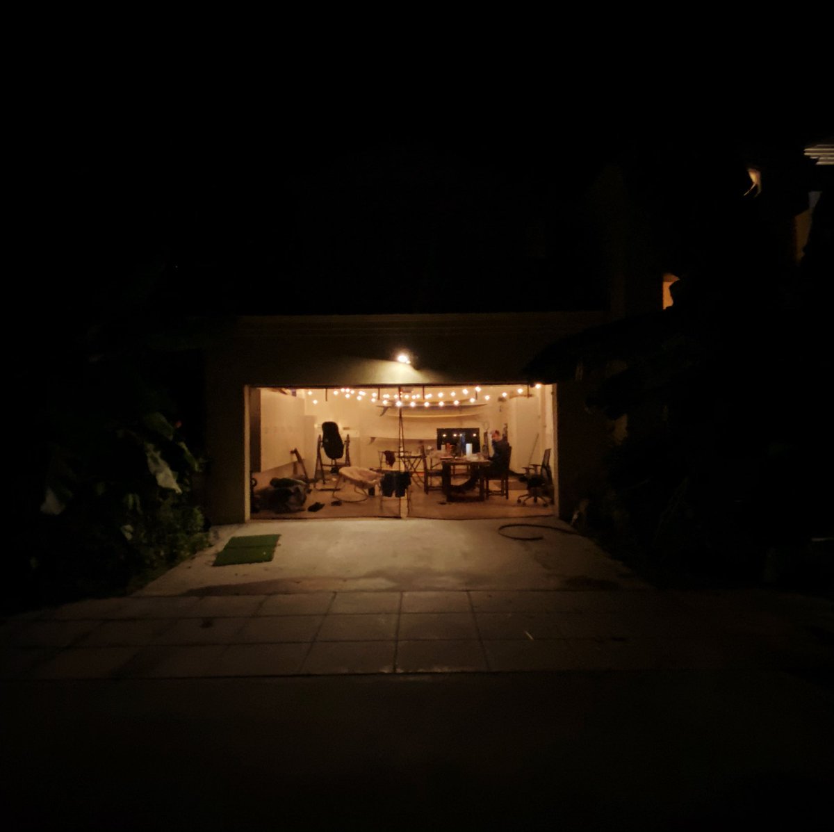 We started Brev in 2020 as a humble attempt to make it waaaayyy easier to  use cloud infrastructure. https://t.co/wO9wCQ7mxi Alec and I had built 2  companies, one failed, one acquired. Every time