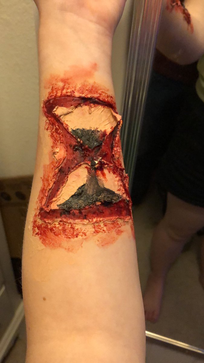 ethanbratt's tweet photo. Daughter is too young to get a tattoo (or to be on Twitter). She played with her Halloween makeup instead. #tattusannus https://t.co/7ig1y9TOw6
