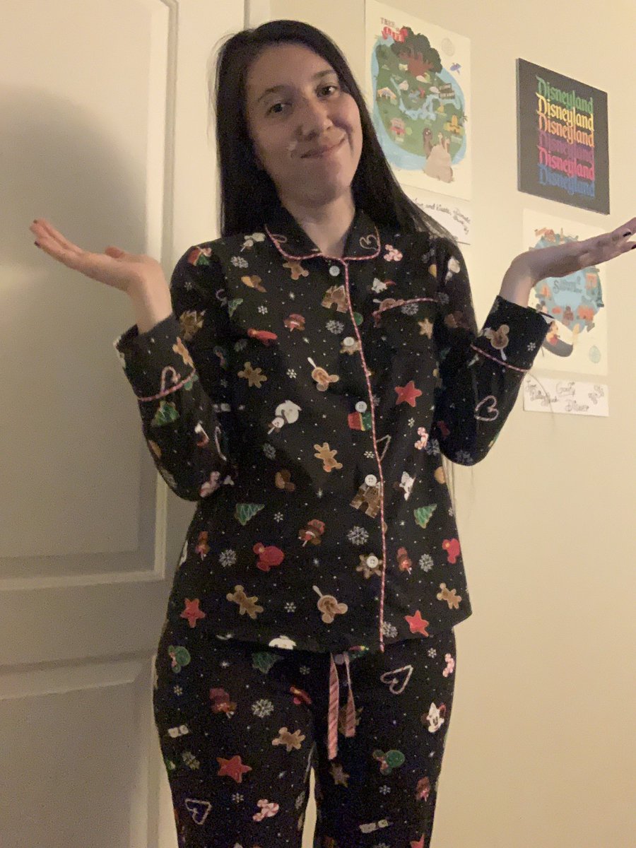 MicheleTheMouse's tweet photo. How I dressed for the first 9 hours vs the last 3. Ethan and Mark requested we dress up, so I’ll deliver #UnusAnnusisoverparty Memento Mori 🖤🤍⌛️💀 https://t.co/dElVS7f3eW