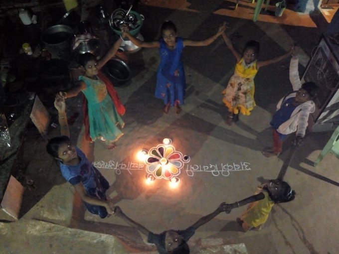 PoojaPVardhan's tweet photo. Message of saving environment, Child rights, nutrition etc done at remote villages of #MadhyaPradesh , as part of awareness campaign by
@vikassamvad and #UNICEF as we mark #Diwali & #ChildrensDay
Kudos to efforts of #UNICEFMP @Anil5
Happy #ChildrensDay to all of us https://t.co/1smX2cGBh7