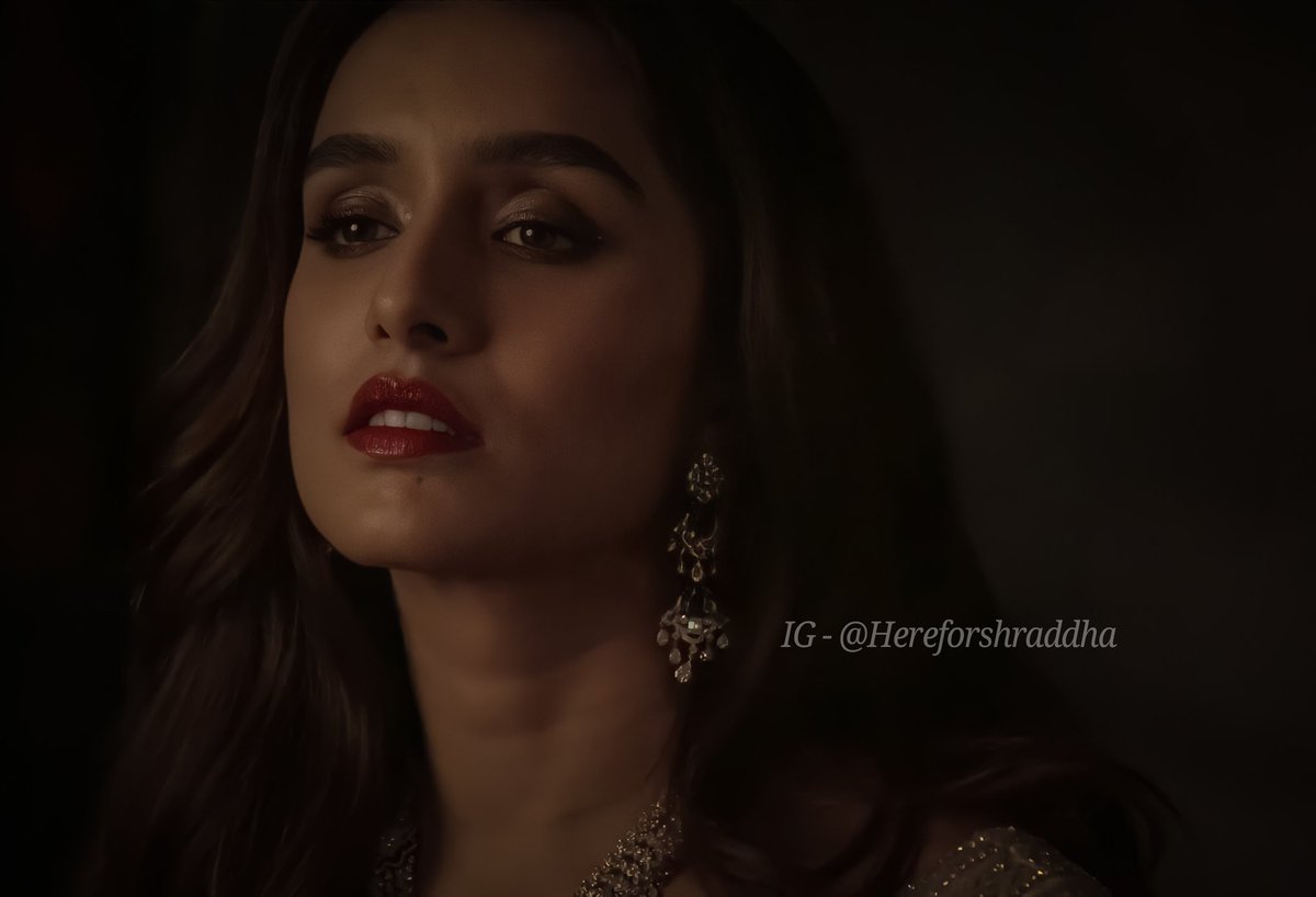 here4shraddha's tweet photo. Behind the shoot of #ShraddhaKapoor for @falgunishanepea 's magazine cover ❤️✨
#falgunishanepeacockindia #falgunishanepeacock #thepeacockmagazine #falgunipeacock #shanepeacock #shraddhakapoor #avinashgowariker  #Hereforshraddha #shraddhakapoor #icw2020 https://t.co/AodT8mzf8H