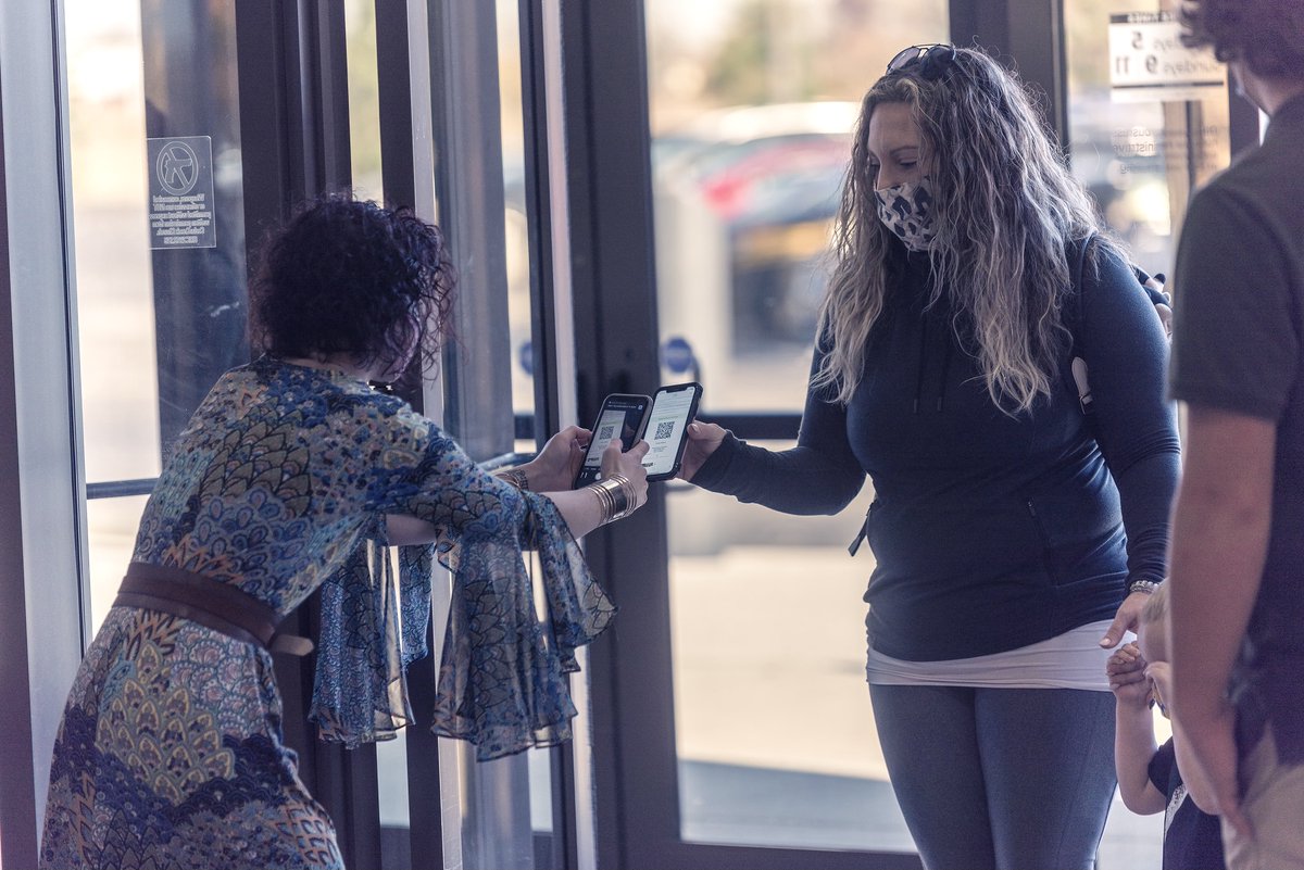 cedarcreektv's tweet photo. What’s your favorite thing about this weekend?!
 
We have a few:
-new series at church
-all of the children getting sponsored #hearttohand
-seeing your face on campus and meeting you online
-putting up Christmas decorations at home (🎄😅)

Visit: https://t.co/FPtQYxnxsI https://t.co/pmjVLi6NJV