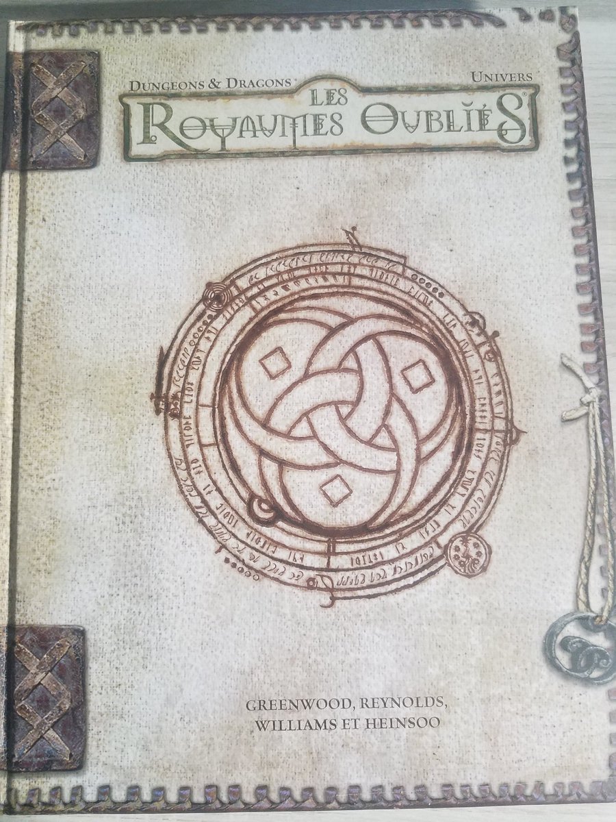 Feuilletant pour mon plaisir le volume "Les royaumes oubliés - Univers" du jeu de rôle Donjons & Dragons, je m'attarde surtout sur le chapitre "Langues" qui décrit les langues imaginaires de ces contrées tout aussi imaginaires... et je relève plein d'idées pour les cours & exos !