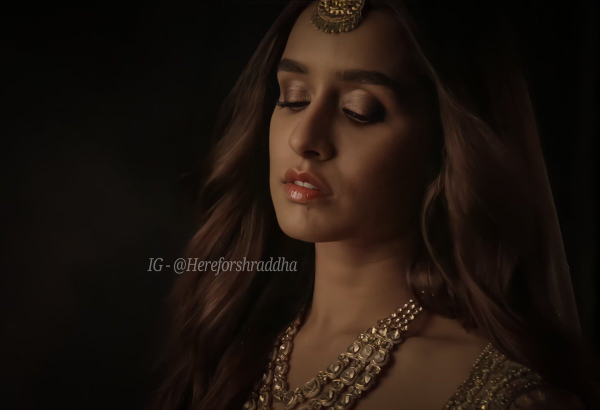 here4shraddha's tweet photo. Behind the shoot of #ShraddhaKapoor for @falgunishanepea 's magazine cover ❤️✨
#falgunishanepeacockindia #falgunishanepeacock #thepeacockmagazine #falgunipeacock #shanepeacock #shraddhakapoor #avinashgowariker  #Hereforshraddha #shraddhakapoor #icw2020 https://t.co/p7m8C6yETi