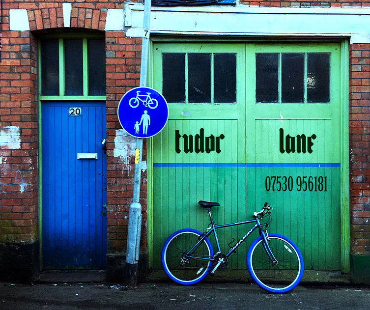 CroggyApp's tweet photo. Need your two wheels looking at? ☠️ Check out @MotorlegsCycle Workshop in #Cardiff; a friendly and efficient workshop for those who are unable to keep their #cycling machines in good working order! https://t.co/fCdNycj3tw