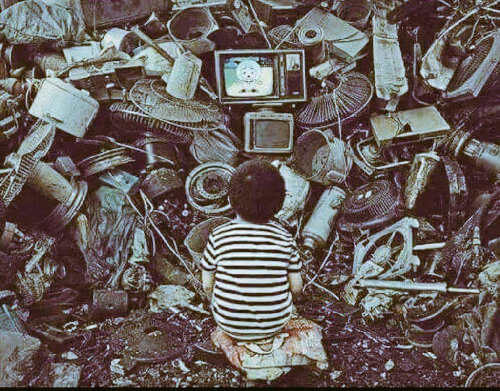 وتطيبُ الحياة َ لِمَنْ لايُباٰليِ ..
ألاَ لَيْتَ باٰليِ لاٰيُباٰليِ..🌷🍂