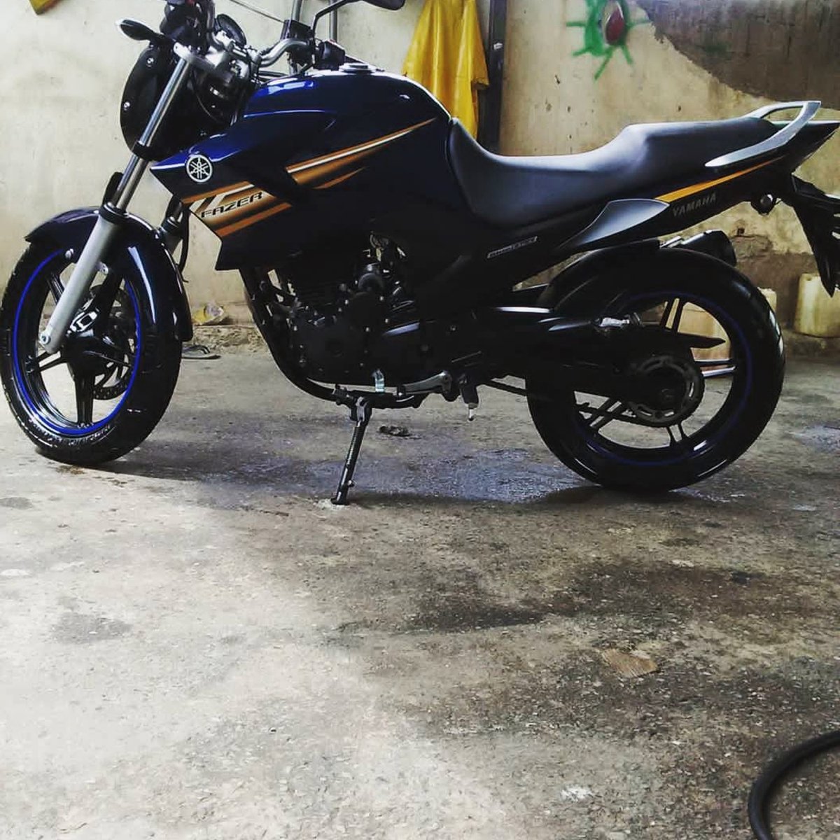 StevenTf7's tweet photo. Une moto, une vie, une passion 👌👌👌
Aujourd'hui on va sortir la moto 🏍️ 👌🥰
#moto #yamaha #motos #yamahafazer #fazer #motoyamaha #yamahamoto #yamahamotos https://t.co/UGSQf54PsG