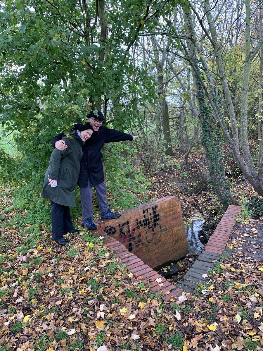 And here’s our first glimpse of the  #BeverleyBrook! It flows northwards & downwards towards Worcester Park through a long line of trees