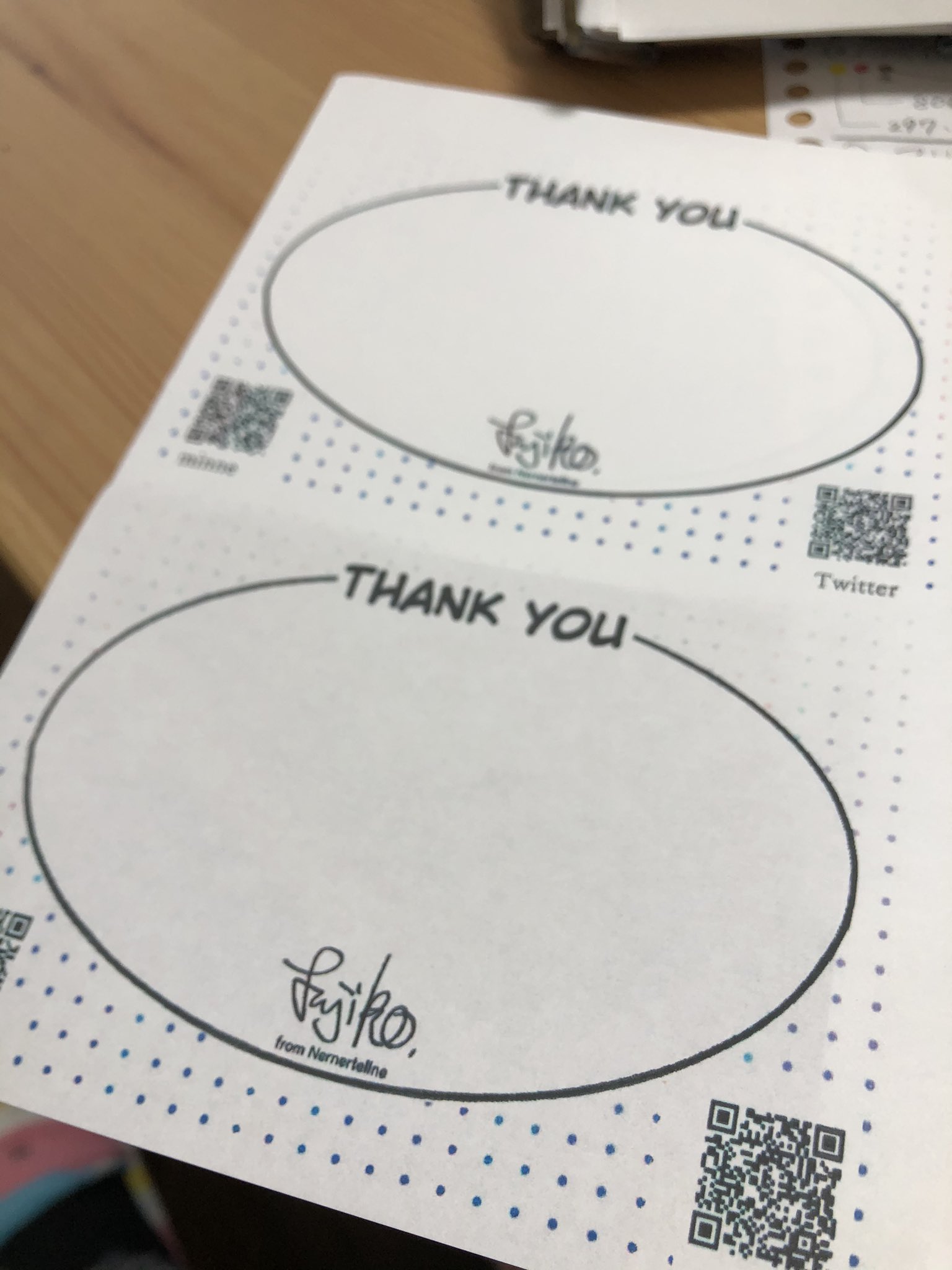 フジコ ネルネルテルネ 冬も近づいてきてそうなので 商品に同封するサンクスカードの色合いを冬仕様に 後ろのドット柄を変えてます こないだまでハロウィンのオレンジ紫やったからね ショップカード お礼状 Minneで販売中 お迎えツイート