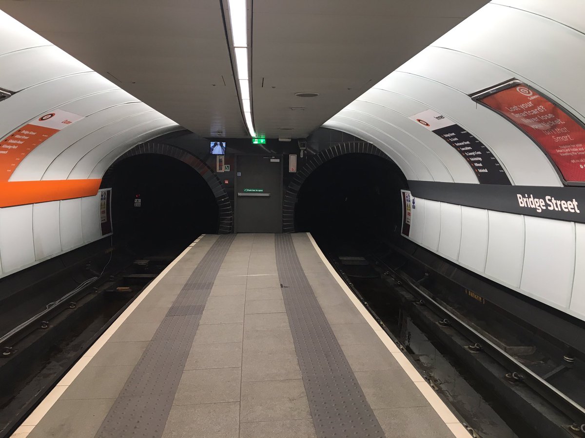 SimonZev's tweet photo. Londonโs deep tube tunnels are nominally 3.56m in diameter by comparison. And with #TinyTrain platforms you really tower over the tunnels, trains & track. The non-insulated tunnels mean you can hear the trains long before they arrive creating a mysterious atmosphere #Subway https://t.co/apoBvVToT1