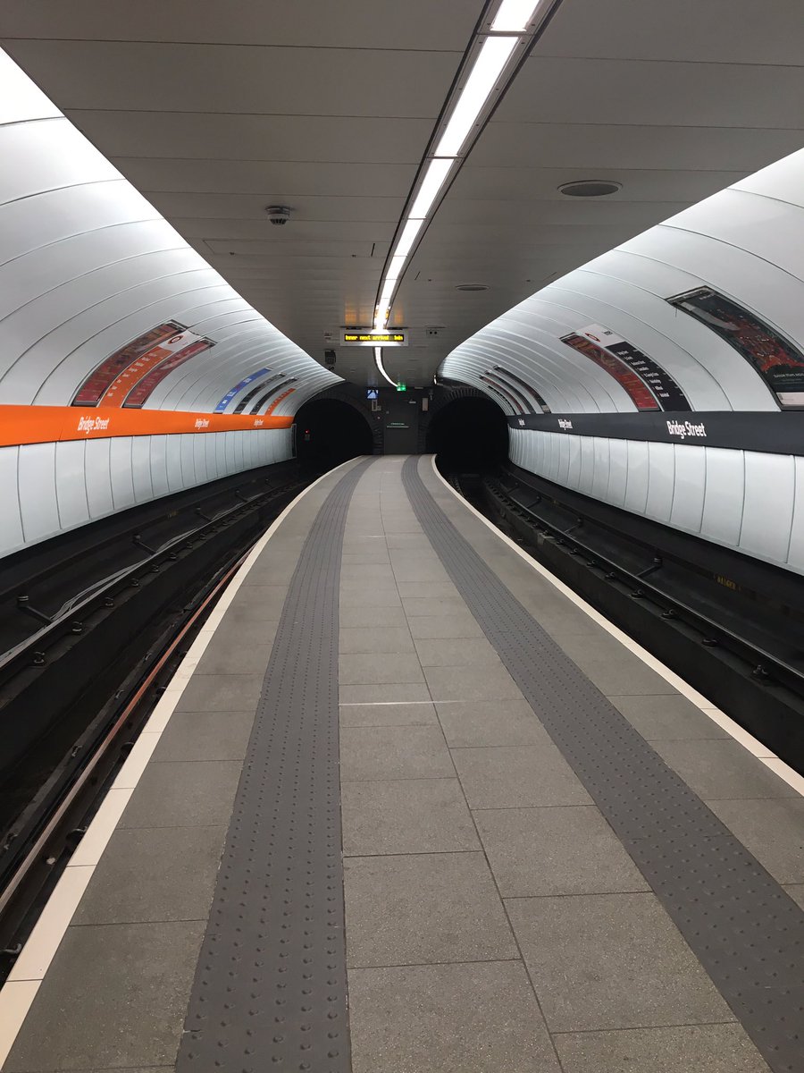 SimonZev's tweet photo. Londonโs deep tube tunnels are nominally 3.56m in diameter by comparison. And with #TinyTrain platforms you really tower over the tunnels, trains & track. The non-insulated tunnels mean you can hear the trains long before they arrive creating a mysterious atmosphere #Subway https://t.co/apoBvVToT1