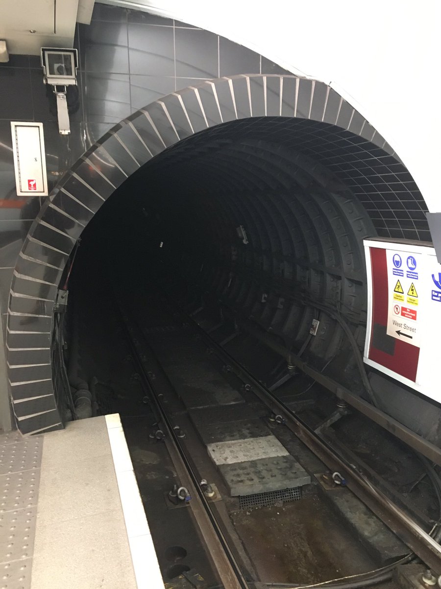 SimonZev's tweet photo. Londonโs deep tube tunnels are nominally 3.56m in diameter by comparison. And with #TinyTrain platforms you really tower over the tunnels, trains & track. The non-insulated tunnels mean you can hear the trains long before they arrive creating a mysterious atmosphere #Subway https://t.co/apoBvVToT1