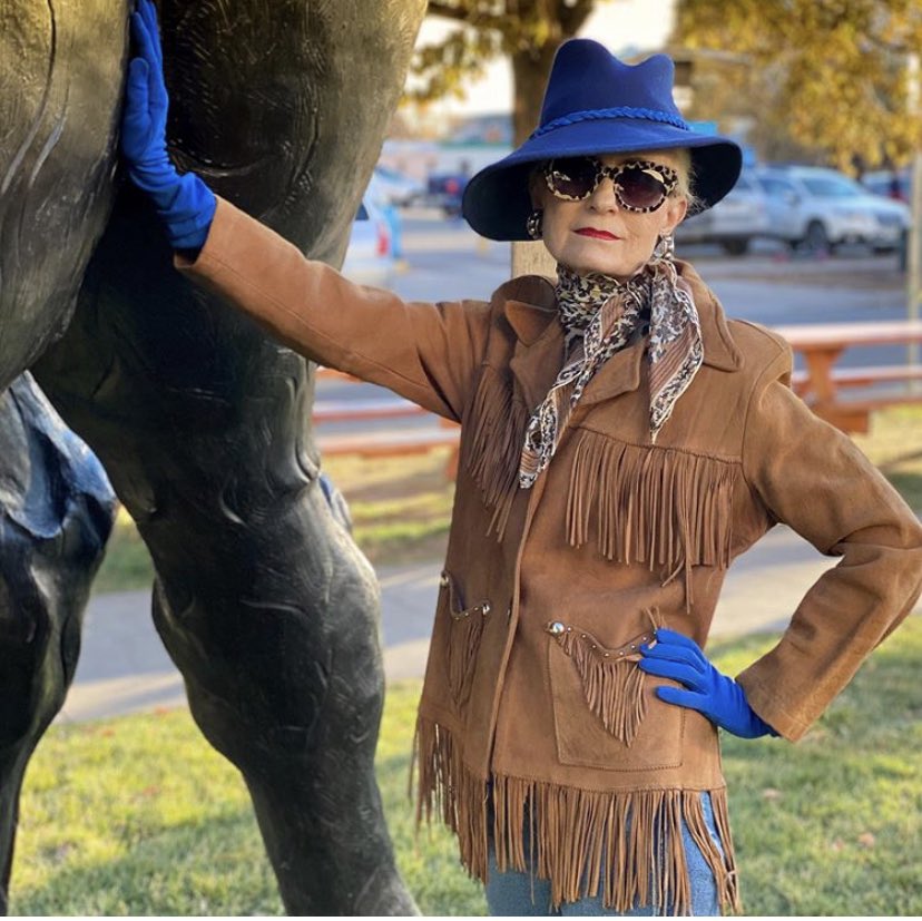 cjmillinery's tweet photo. Some more fabulous photos of @stylecrone modelling my Sapphire Trilby @denverartmuseum earlier this week! Loving the whole cowgirl look! Just incredible 😍😍😍 #stylecrone #carriejenkinsonmillinery #denverstyle #denverfashion #hats #trilbys #cowgirl https://t.co/2G4R1gtImB