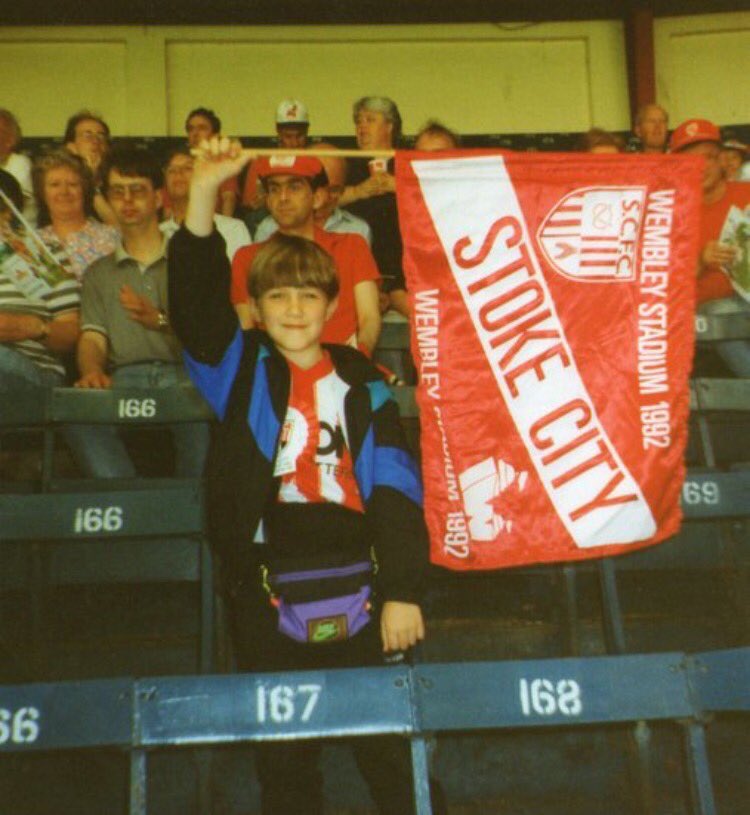 ...but I made sure the  @OwlettJaton stayed in view. Why? Well, my Dad used to work for them and my early Stoke memories are all tied up with that logo, here’s me at Wembley wearing my “Jaton Junior Potters” shirt... (2/3)