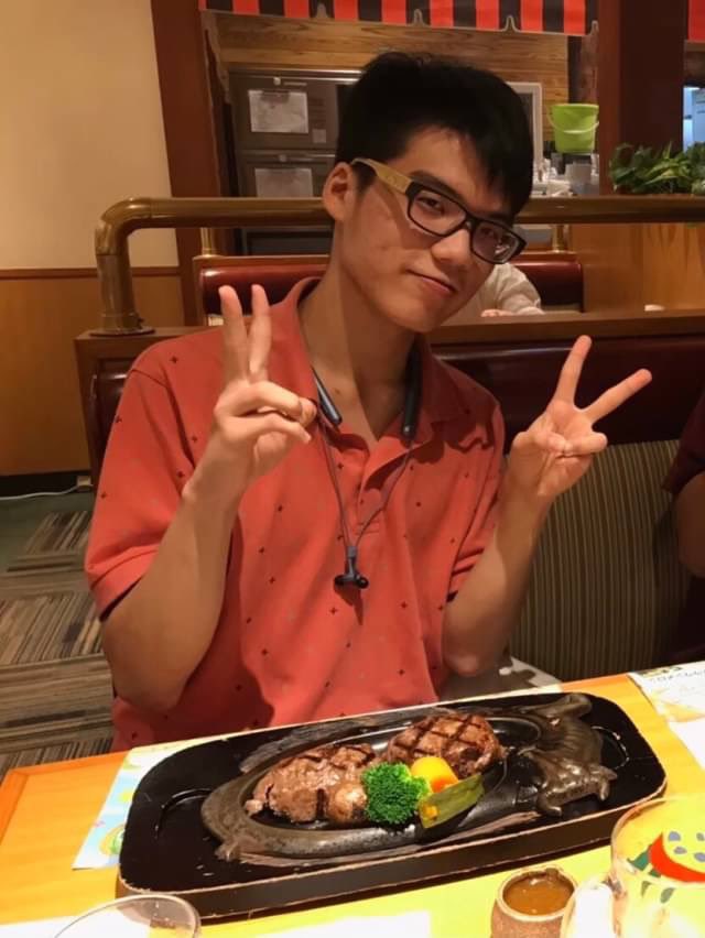 LuckyDip2020's tweet photo. 生協学生委員会LuckyDipメンバー紹介🕊

名前:まさ
役職:新学期統括
学部:教育学部2年

LDのコンテンツ力代表のまさ！すごく面白くて、フレンドリー👬🏻癖は強いけど、頼りになるリーダーです！ https://t.co/VSC08RCnUE