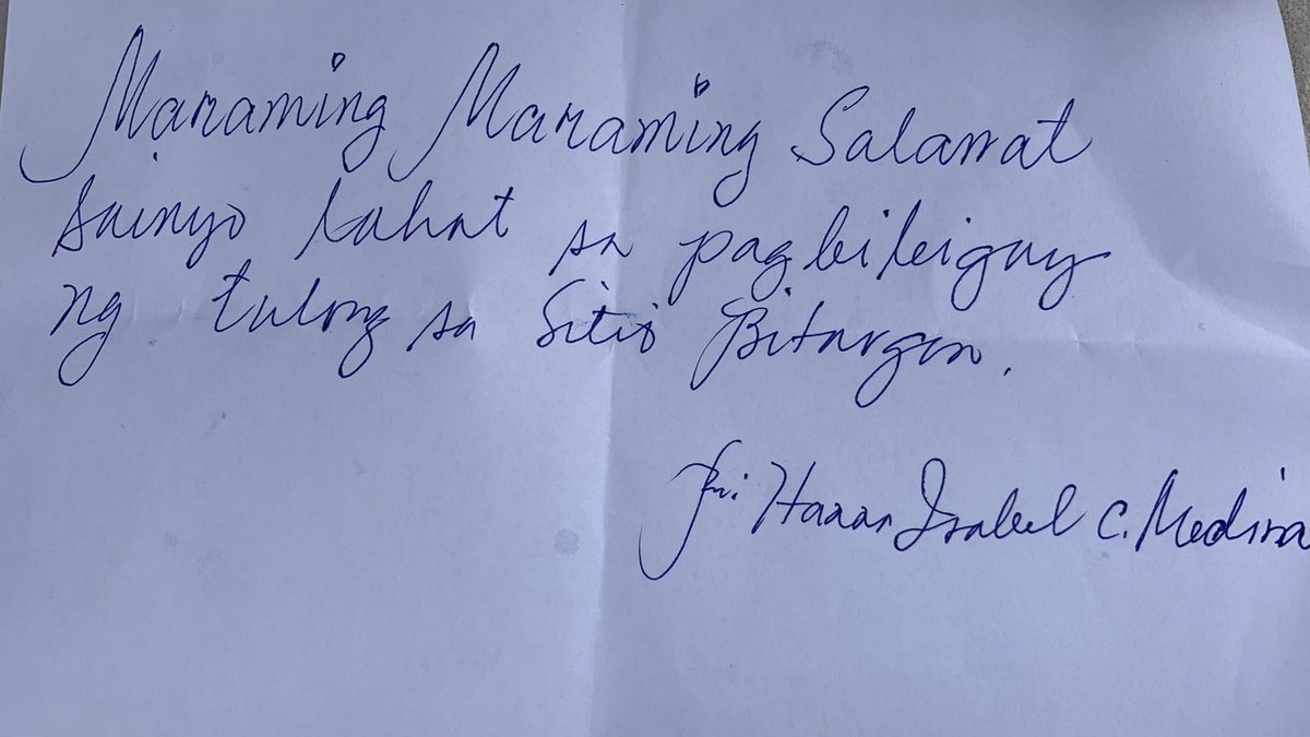 Bago umalis, nilapitan kami ng ilan sa mga residente ng Bato, Catanduanes. 

“Kultura namin kasi may ipapauwi sa bisita pero walang-wala kami. Thank you letter po muna. Paki-pasa rin po sa mga kasama niyo sa ABS-CBN.”

Pamawi ng pagod. Salamat din po, Kapamilya. Makakarating.