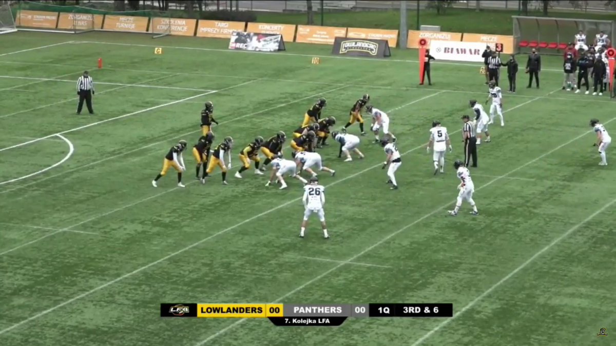 CoachVoyt's tweet photo. 2/2 With Check with me Offense- and condensed formations to help withHansen's rush @lowlanders_pl and create separation for their Playmakers @AFIReview #PBXV #PolishBowlXV #All22 #nflpl #rannfl https://t.co/jfGQ22cV30
