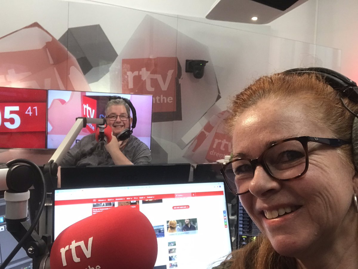 MargrietBenak's tweet photo. #Cassata 1113 op @RTVDrenthe is begonnen met achter de knoppen @MartinFullerNL; straks over #TopDutch met @HenkBrinkDr en #NicoUppekschoten, met #jantenkate over bedreiging lokale bestuurders en met @JanitaTabak van #Hoogeveen https://t.co/I2iDYrYVZS