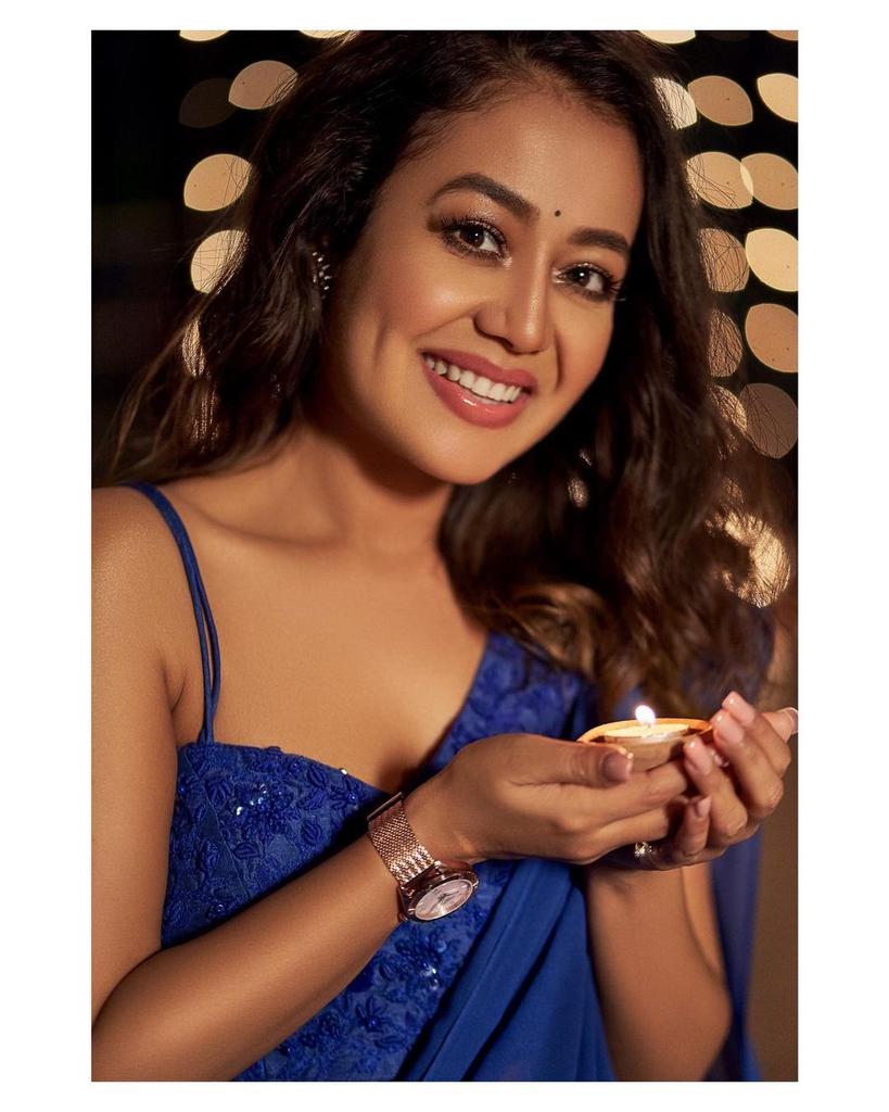 NeheartJassi's tweet photo. May this diwali brings all the happiness and positivity to you all🤗💫🌻
#HappyDiwali #nehakakkar
@iAmNehaKakkar ❤ https://t.co/gbGo89J0HD