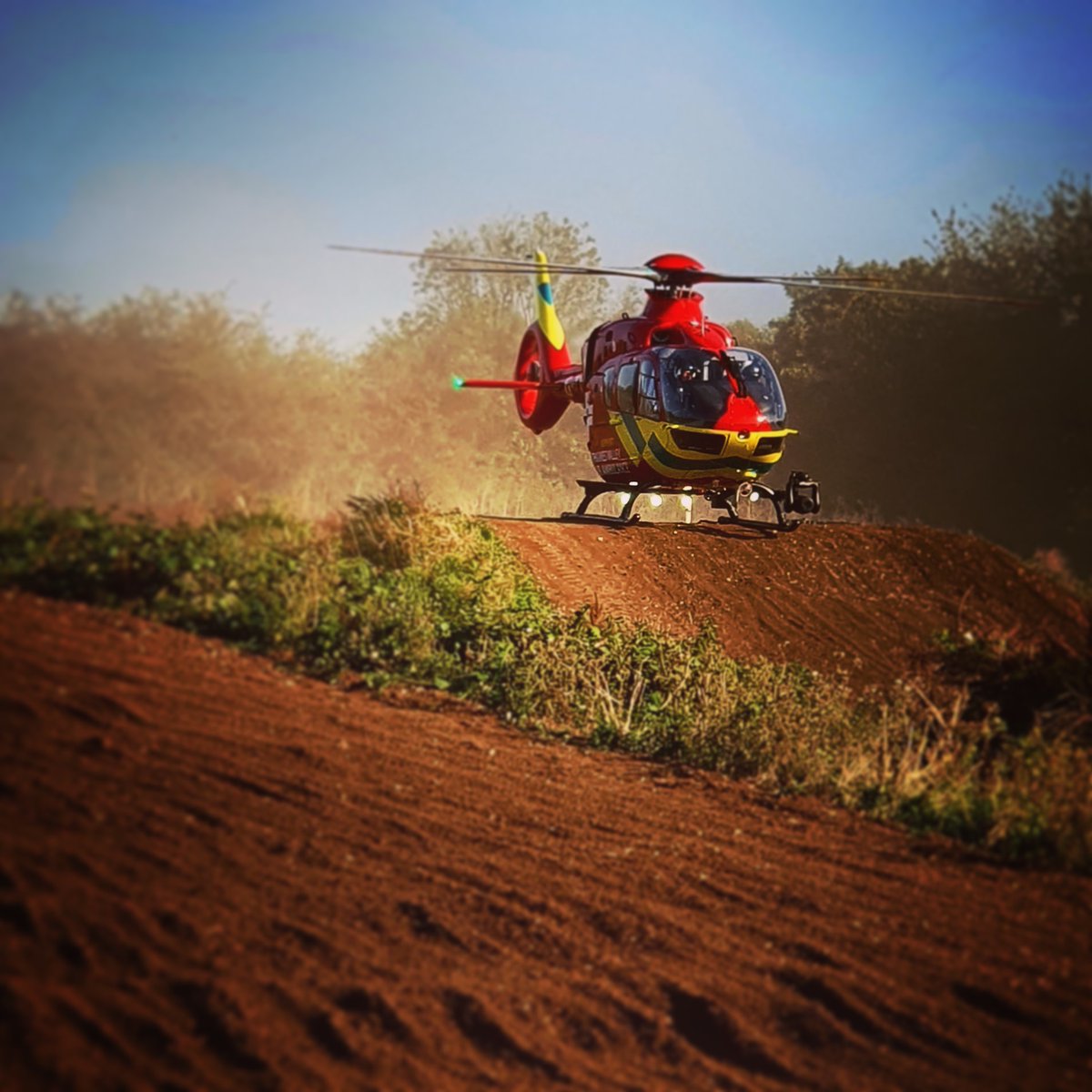 We love seeing your amazing photos of our helicopter! Thank you to supporter Andrew Hickey who sent in this recent favourite - a dramatic shot of #Helimed24 at a motocross track. 📷