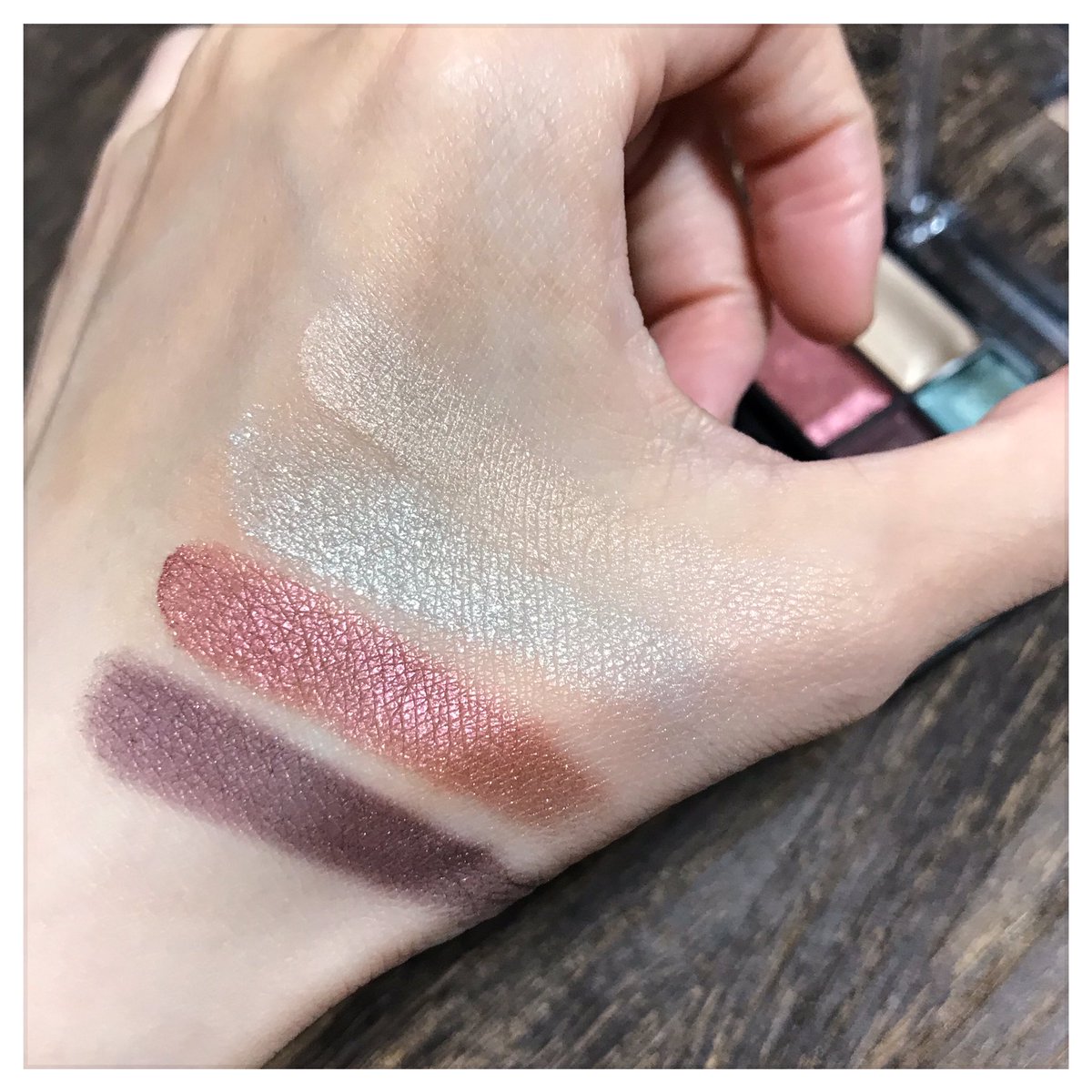 キムドラージ覚醒 リンメル ロイヤルヴィンテージアイズ 103 ロンドンボールド 同 104 トウキョウテラコッタ トウキョウテラコッタの右上ラメが好き 左下オレンジと重ねるとキラキラの洪水 ロンドンボールド ボルドー は暖色シマーのミント色と