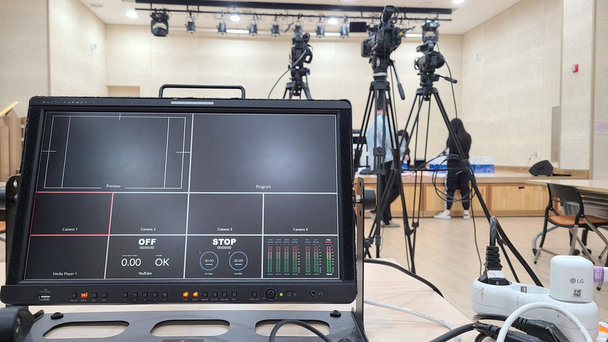 RentalSuper's tweet photo. 🎬 #생중계촬영현장
생중계 촬영과 카메라렌탈까지 한번에 끝내는 스마트한 방법!

✔️검색창에 “슈퍼렌탈” 검색 후 문의주세요!

#생중계촬영 #생중계 #강의촬영 #홍대카메라렌탈 #카메라대여 #합정카메라대여 #슈퍼렌탈 https://t.co/8XNHqZpd1G