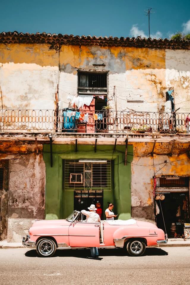 SilviPrado's tweet photo. Mañana volvemos a Cuba con @evelopair ✈️ 

💪😊 #SomosÁvoris #EvelopLover https://t.co/SUvDoXBG7D