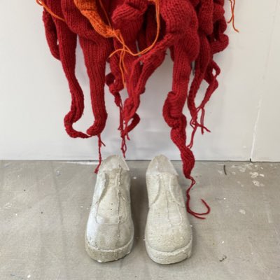 loubakerartist's tweet photo. #NewProfilePic #bodycocoon #knitting #fire #rage #livingsculpture #wearableart #concrete #shoes #grounded #tethered #trapped #impossibleshoes #wearingtheunwearable #absence #presence #freud #theuncanny #umheimlich https://t.co/VfsApmnhsM