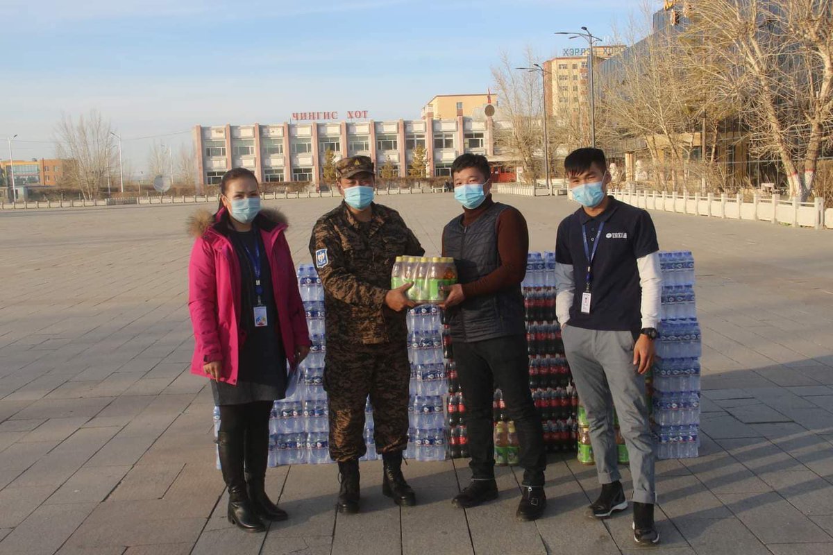 Тотал Дистрибюшин, М-Си-Эс Кока-Кола компаниуд хамтран ард иргэдийнхээ эрүүл мэнд, аюулгүй байдлын төлөө үүрэг гүйцэтгэн ажиллаж буй 21 аймгийн Онцгой комисст нийт 11.2 сая төгрөгийн үнэ бүхий бүтээгдэхүүн хандивлан орон даяар түгээлт хийж байна.