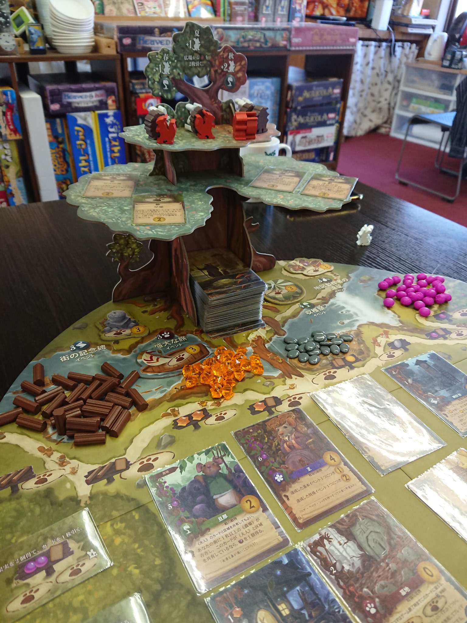 エミルツノオ 今日は金沢でボードゲーム 地元のおにいさん たちと本場 の ごいた かわいい森の動物たちの Everdell 不思議な世界観のカードゲーム 即神仏になろう 国を発展させていくドラフティング系のゲーム It S A Wonderful World で
