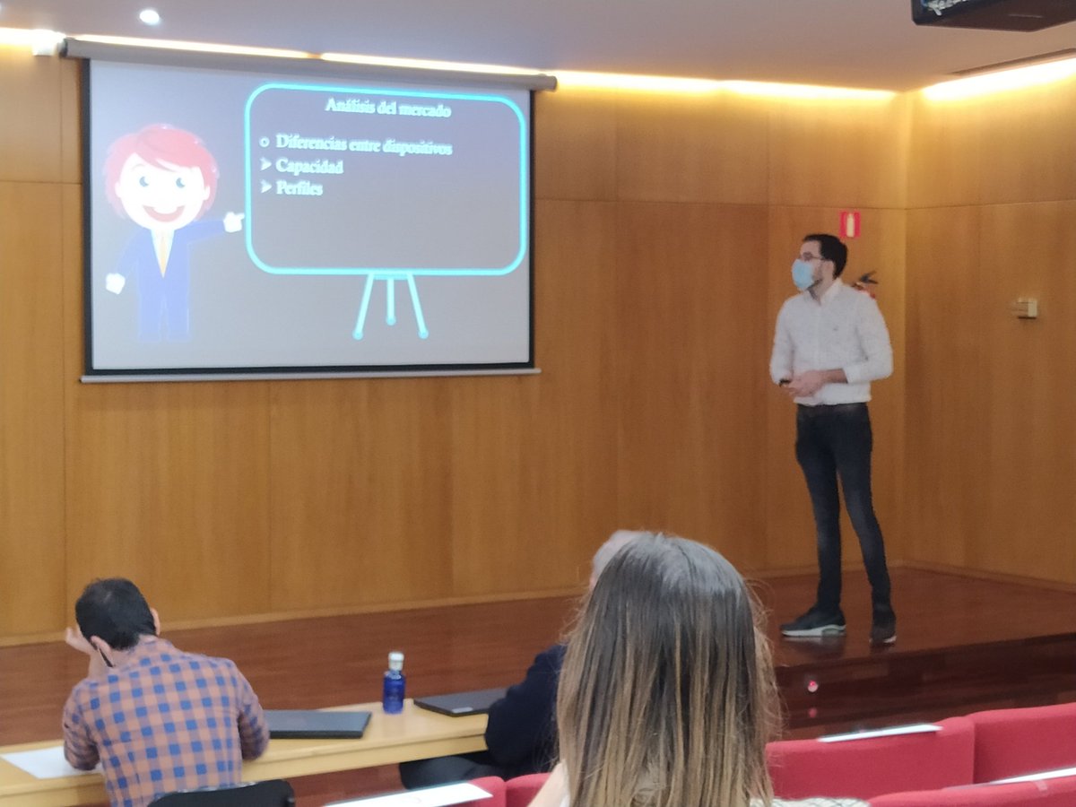 Completando la segunda jornada de presentación de proyectos fin máster. Ahora mismo <a href="/Iminguela_I40/">Iván Minguela</a> apostando por la mejora en la salud y calidad de vida. #i40VALL3   <a href="/FomTalent/">FomTalent</a> <a href="/eden_valladolid/">Escuela de Negocios</a>