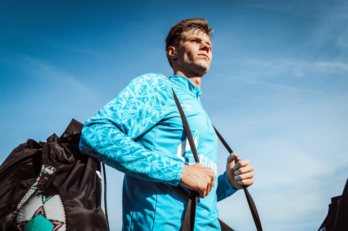 knappenschmiede's tweet image. #ThrowbackYesterday ✌️📸
#U23 @S04 training session 💪

Mit dabei: Luca #Schuler, Brooklyn #Ezeh, Florian #Flick und Leonardo #Scienza 

#schmiede | 🔵⚪️ | #S04