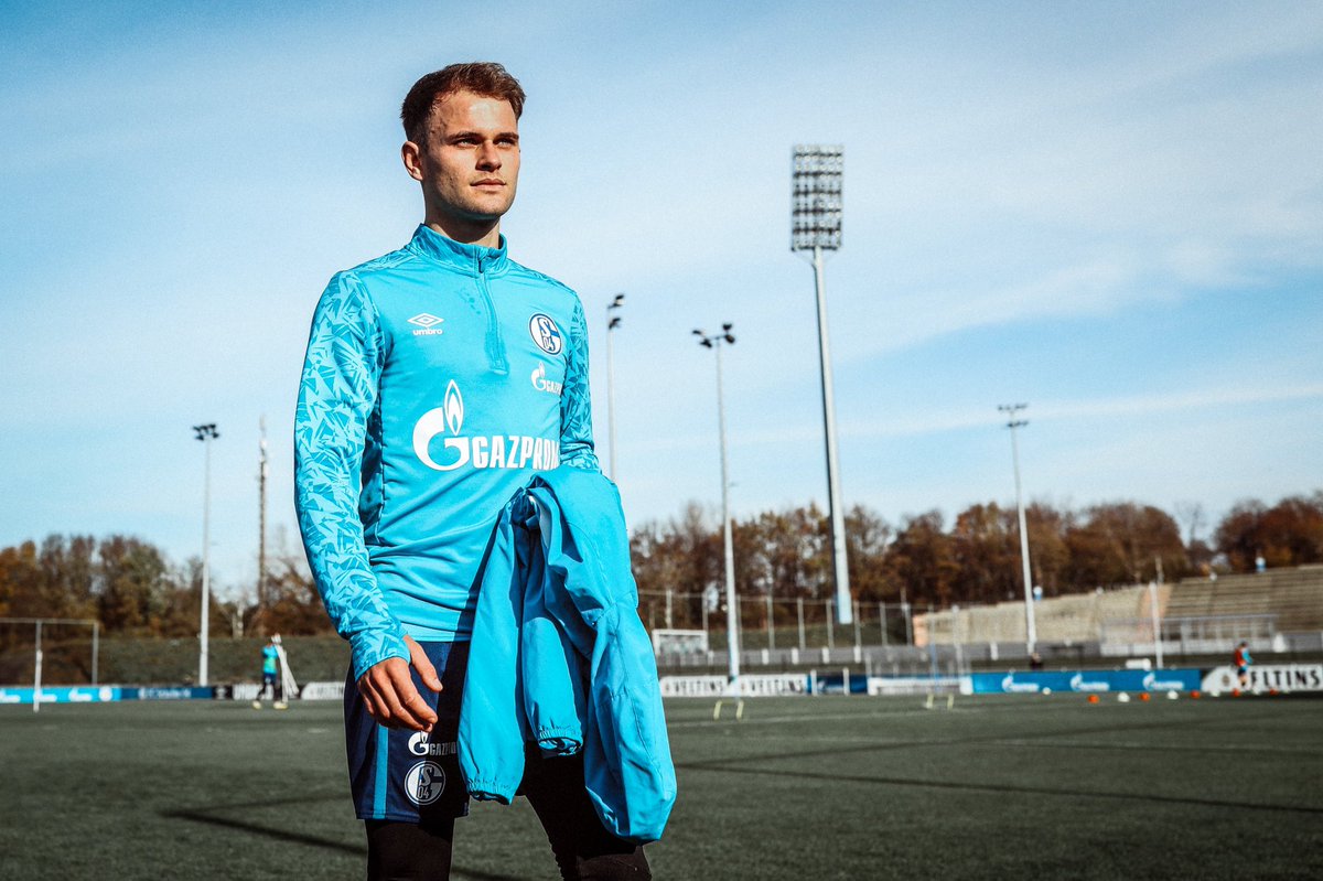 knappenschmiede's tweet image. #ThrowbackYesterday ✌️📸
#U23 @S04 training session 💪

Mit dabei: Luca #Schuler, Brooklyn #Ezeh, Florian #Flick und Leonardo #Scienza 

#schmiede | 🔵⚪️ | #S04