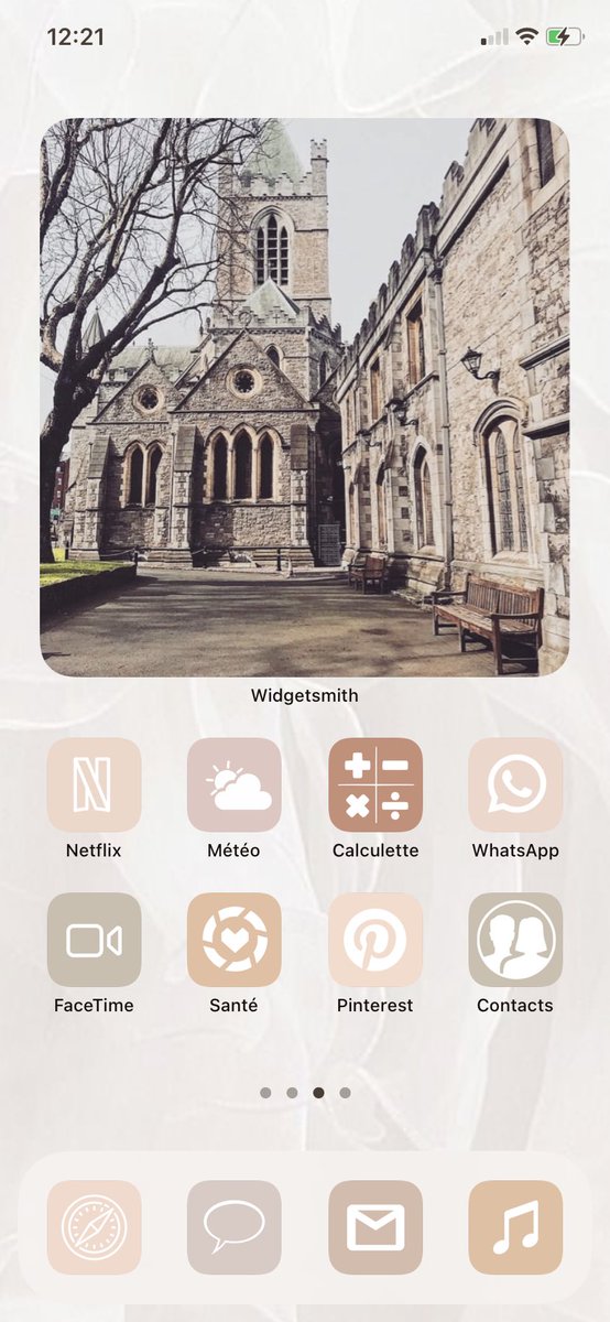 HalfDimple's tweet photo. Je me suis enfin motivée à le faire #ios14homescreen https://t.co/Ri6J6zjTLs