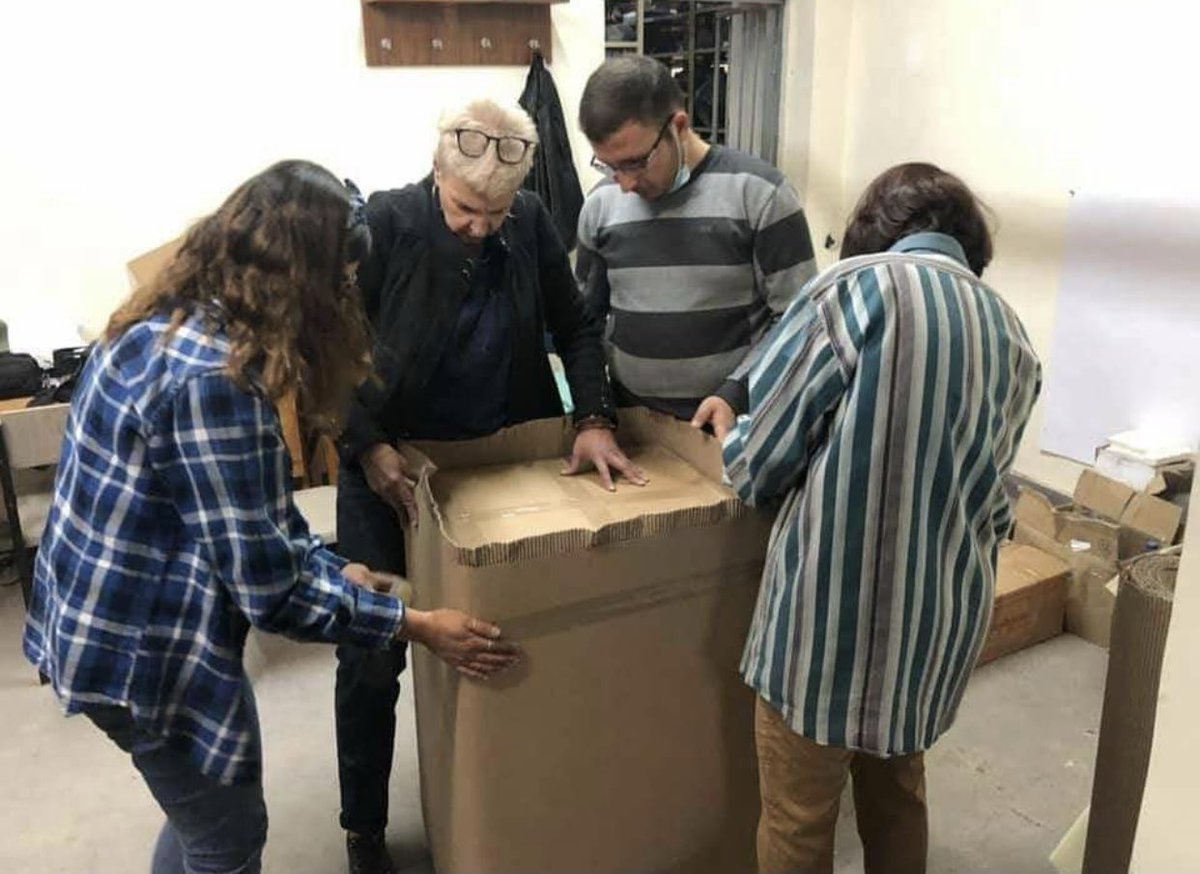 ayazikb's tweet photo. Armenians, who forced us to flee our homes in 1992 only with our clothes, even take the exhibits of the museum belonging to Azerbaijan with them when they leave our lands in 2020. Who is the vandal? who is liar? #armeniansareliars https://t.co/ZlxwKJuwsf