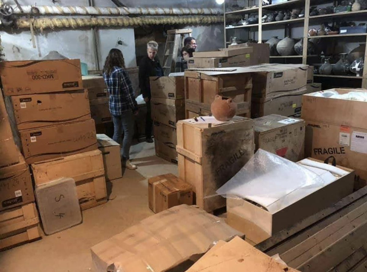 ayazikb's tweet photo. We understood everything. But hardly we could understand stoling of the exhibits from our museum in Aghdam?! It belongs to Azerbaijan!To whom u re going to “prove” urself with our archeological samples?😂#armeniansareliars #armeniansarevandals https://t.co/KGvoXjq7Xl