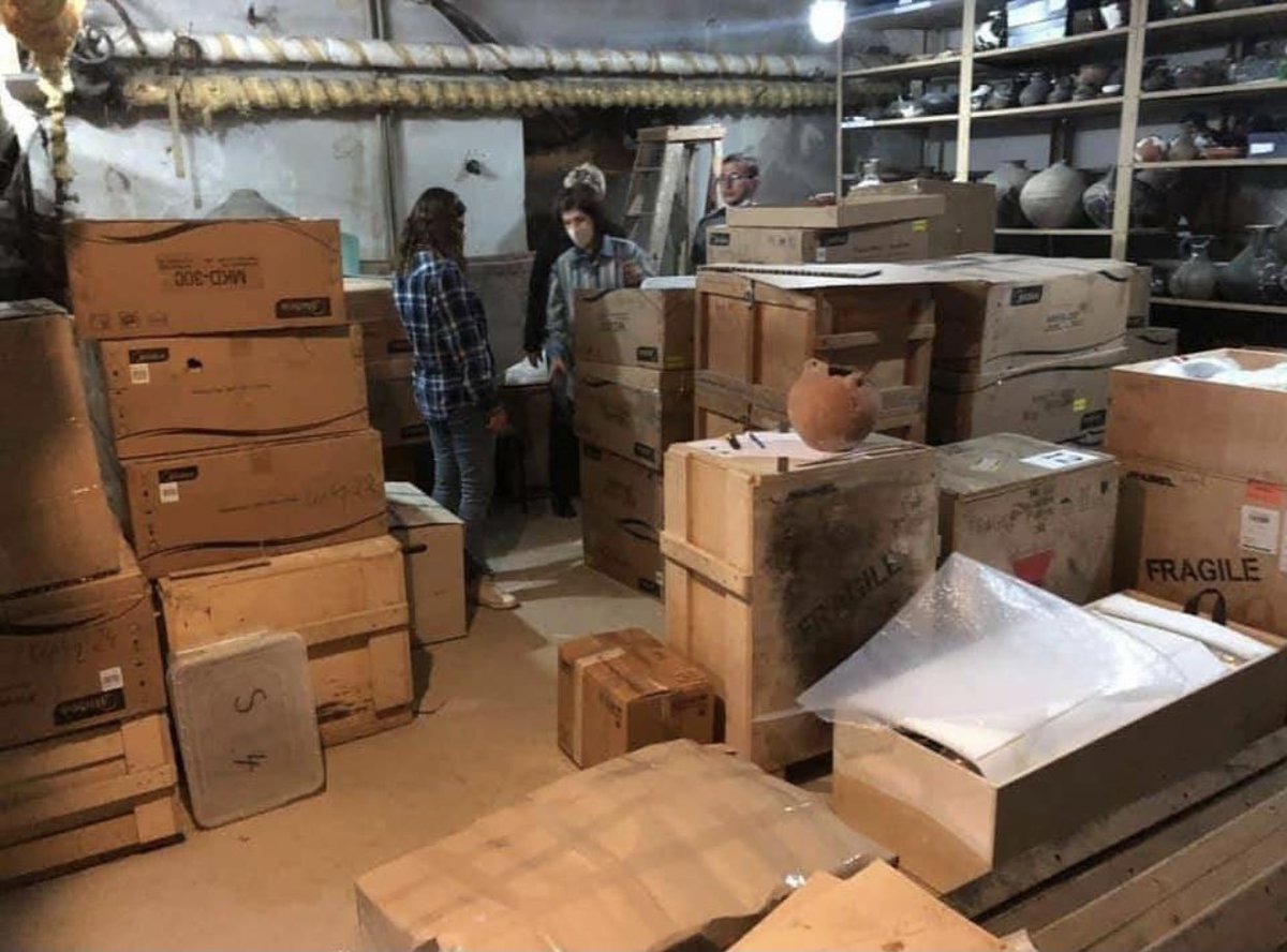 ayazikb's tweet photo. We understood everything. But hardly we could understand stoling of the exhibits from our museum in Aghdam?! It belongs to Azerbaijan!To whom u re going to “prove” urself with our archeological samples?😂#armeniansareliars #armeniansarevandals https://t.co/KGvoXjq7Xl