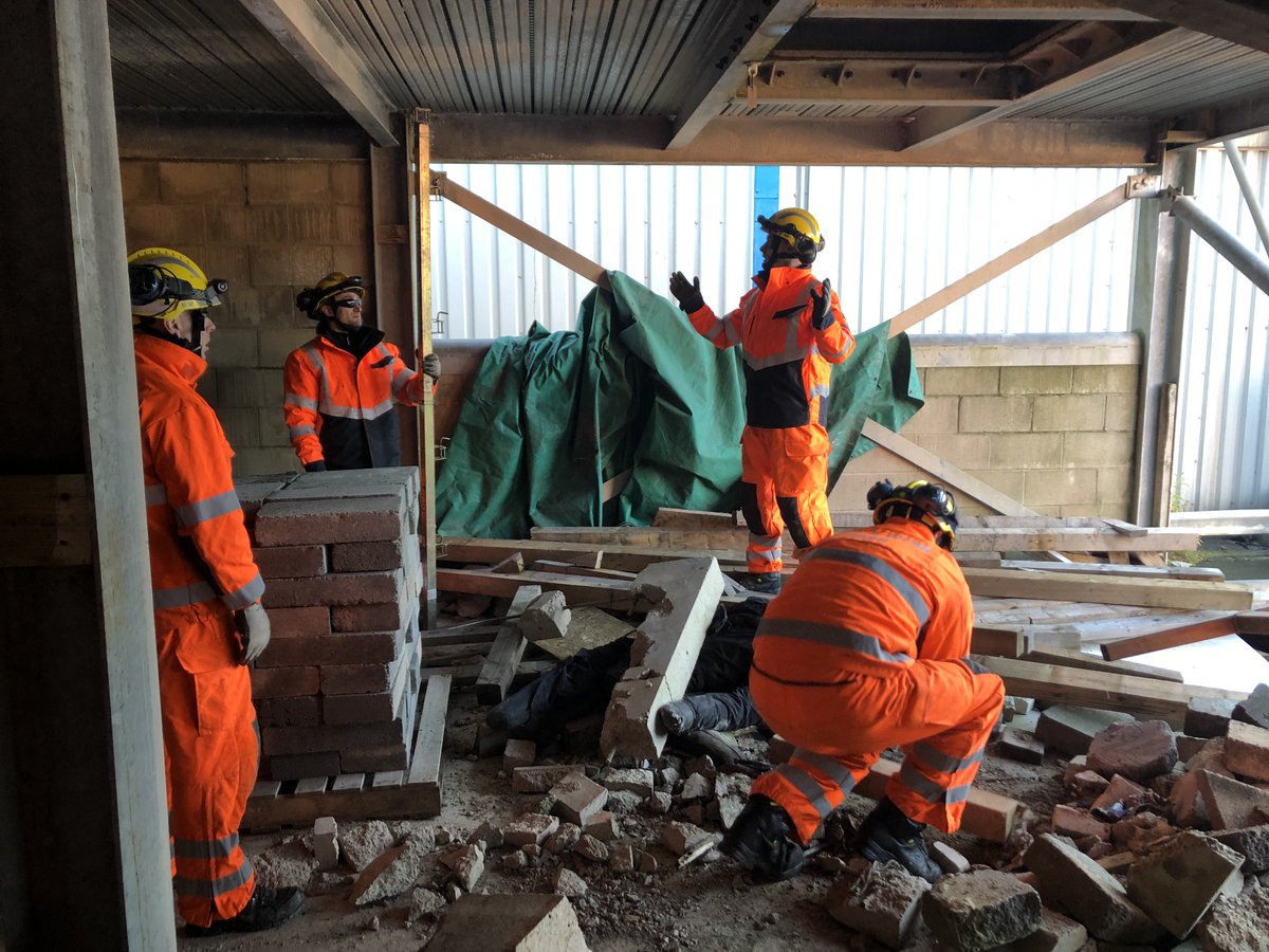 usar_twfrs's tweet photo. Course complete! 8 New LOBO qualified technicians and we even managed to get everything back in the right box before 6pm! https://t.co/s0BdkxrFVa