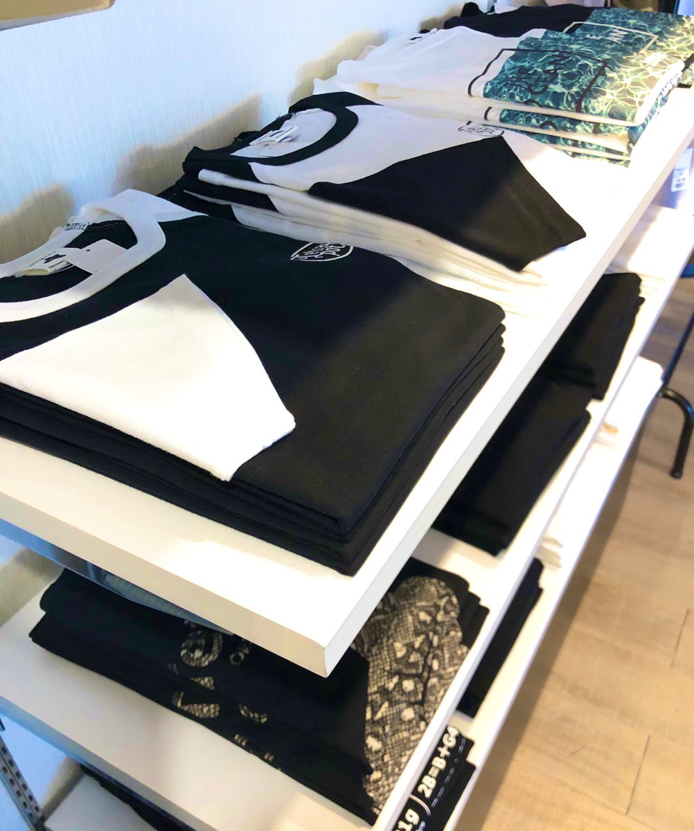 tetra_office's tweet photo. 本日もご来店、ご注文ありがとうございます🙇‍♀️
ここ最近は爆風の日が多い沖縄🌺
強い北風が吹いたら釣り場に困りますね😓
強風で釣りにならない！と悩む週末アングラーさんは是非shoppingに遊びに来てくださ〜い🤙笑
#Tetrapots #テトラポッツ #沖縄 #Okinawa #釣り #fishing #longT https://t.co/t7H2hYhApg