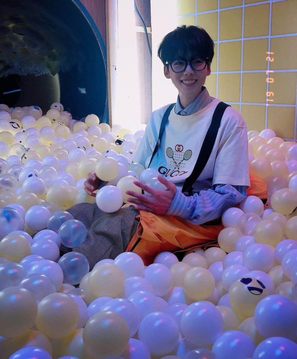 [🕓REPL4Y_WINNER🕓] 고무볼 하나하나 행복한 표정만 잔뜩 담기로 했던 공간속, 컨셉과🤓 혼연일체 되어주신 선생녬💎 #웃음소리들리는기분입니다 

#WINNER #위너 #4OURCIRCLE #REPL4Y_WINNER #WINNERCITY