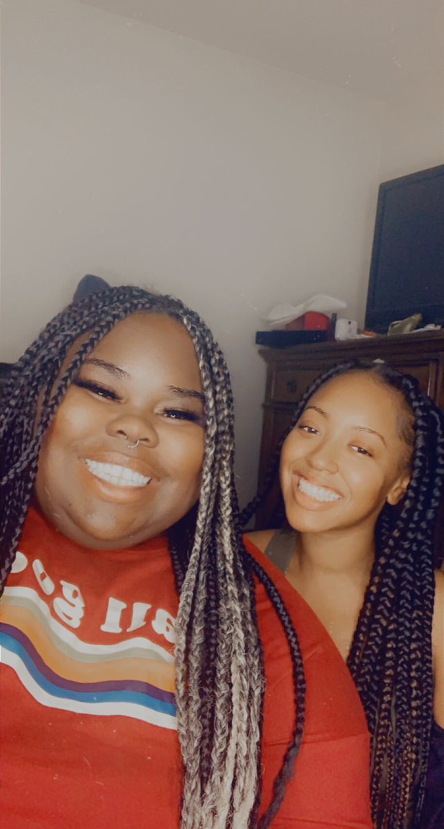 Kweeenie8's tweet photo. Our Moms are best friends for over 20 years & were right behind them #sistersister #20years #sincediapers https://t.co/26ezfRlnJ8