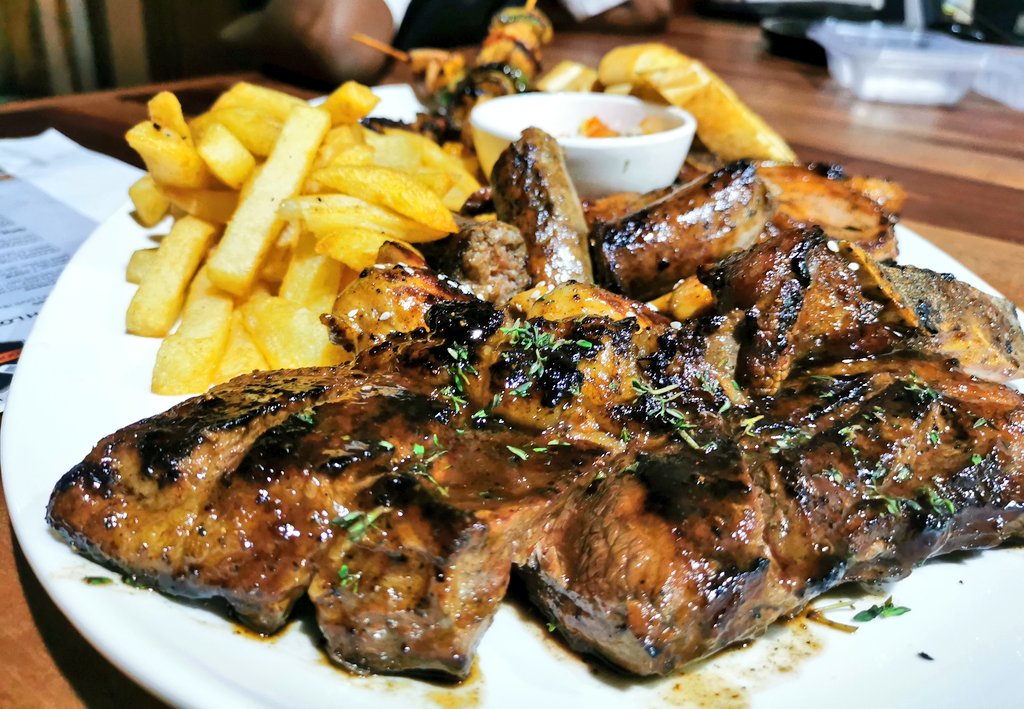 Chef_Tkay's tweet photo. I am here with the food https://t.co/X8p9d3fHy8