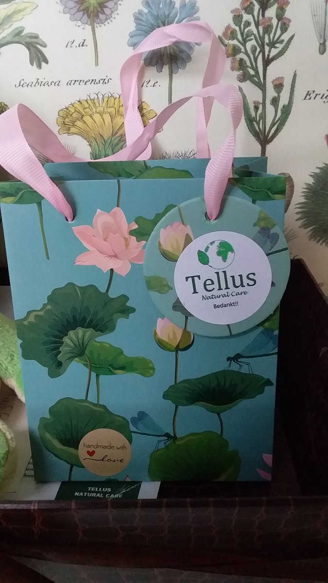 kluizenares's tweet photo. Zoek je nog een leuk cadeau?
Natuurlijke verzorgingsproducten, handgemaakt, zonder synthetische producten of conserveringsmiddelen.
#Solidparfum #heilzamezeep #zalven #mooiehuid 
https://t.co/uoNVt1hjhu https://t.co/fZz0Tu7Sfp