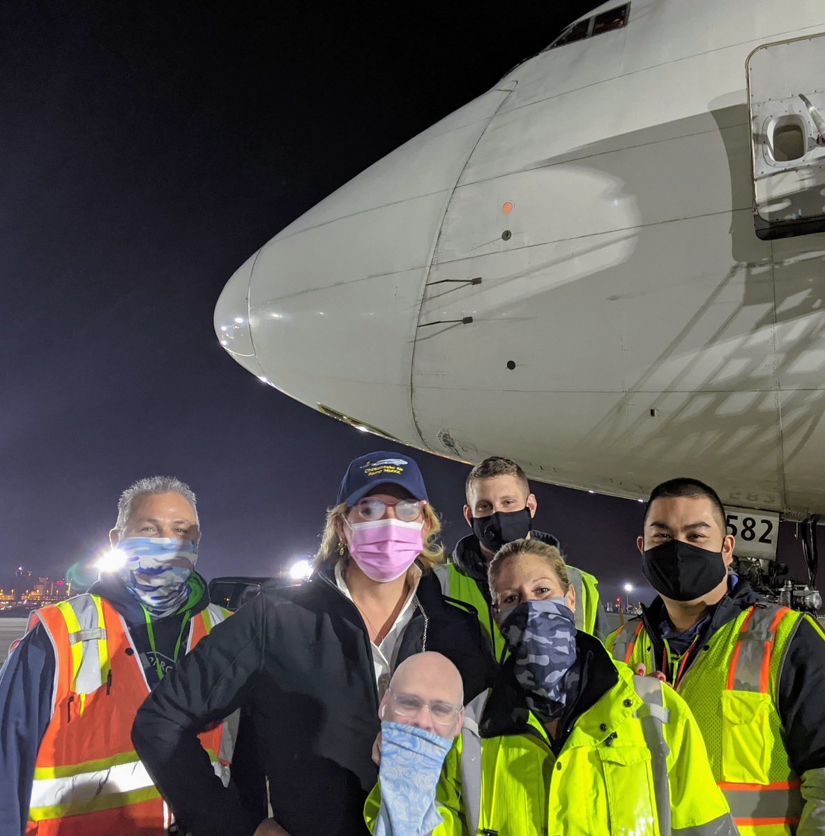kclepley's tweet photo. These are the faces of some amazing people with whom I have the pleasure of working with.  We could not fly, without their expertise in planning, fueling, deicing, marshalling, loading and so much more.  

I owe them my gratitude for all they do to keep us safe.  Thank you, PHL! https://t.co/rQqadQvPJF